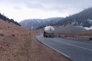 Yola dökülen boya nedeniyle oluşan araç hasarı ve tazminat sorumluluğu